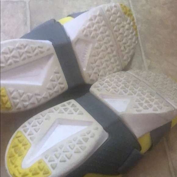 Nike huarache fits 7.5/8 in women FIRM - Picture 4 of 4